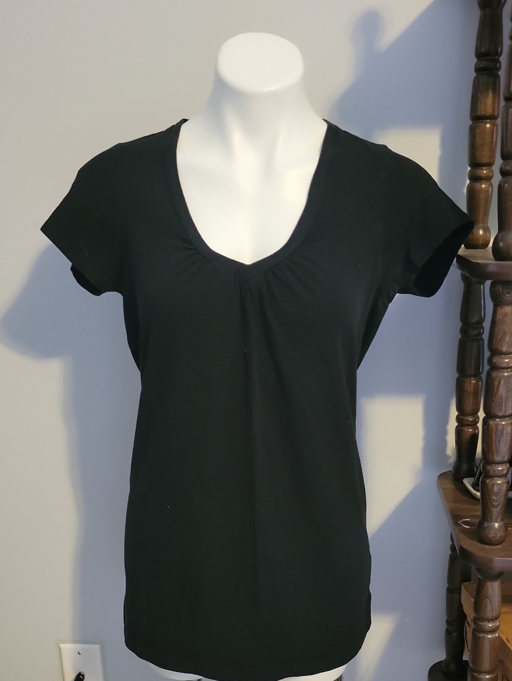 Banana Republic Black V-Neck Short Sleeve Tee...size Large